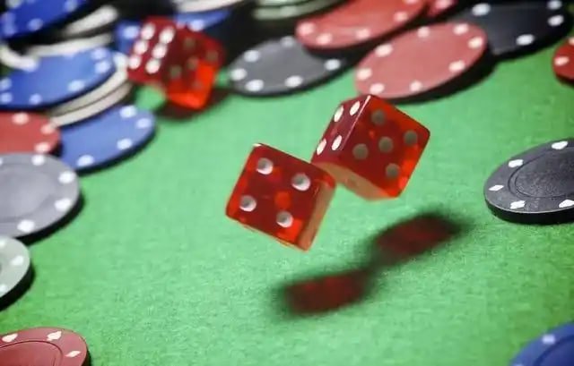 max885
